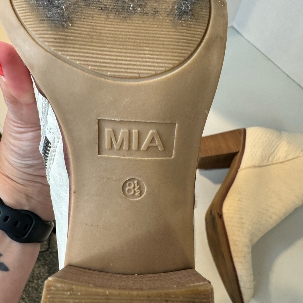Mia White Python Ankle Booties, Size 8.5 - Picture 13 of 13